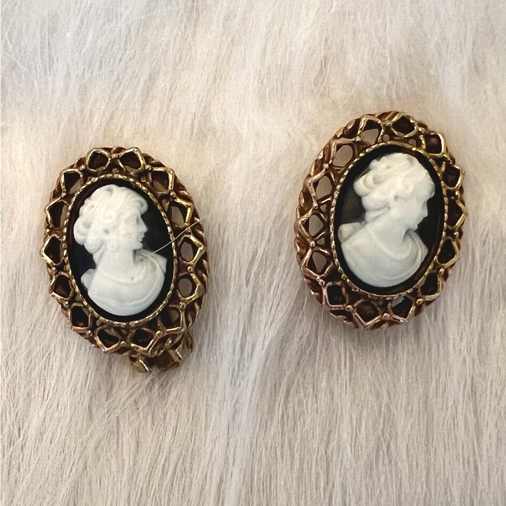 Vintage Cameo Clip-on Earrings